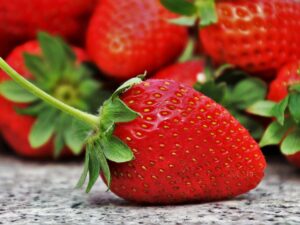 strawberries, fruit, season-3359755.jpg