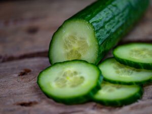 cucumber, cucumber slice, cutting board-4672972.jpg